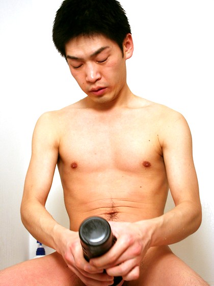 16 photos of naked Japanese twink boy