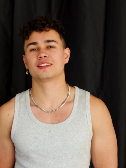 Kit Thorne's On Set For Some Questions!