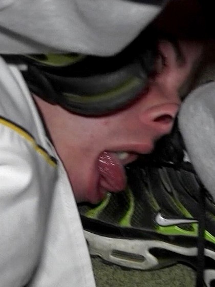 Submissive gay brunette Clem Boy gets analized by Fabien Roley in the sauna